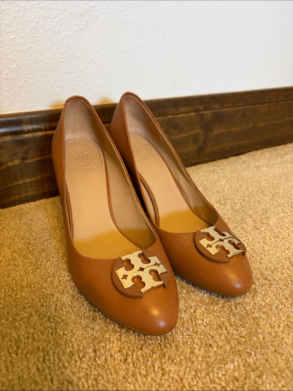 Tory Burch Cognac Leather Logo Pumps